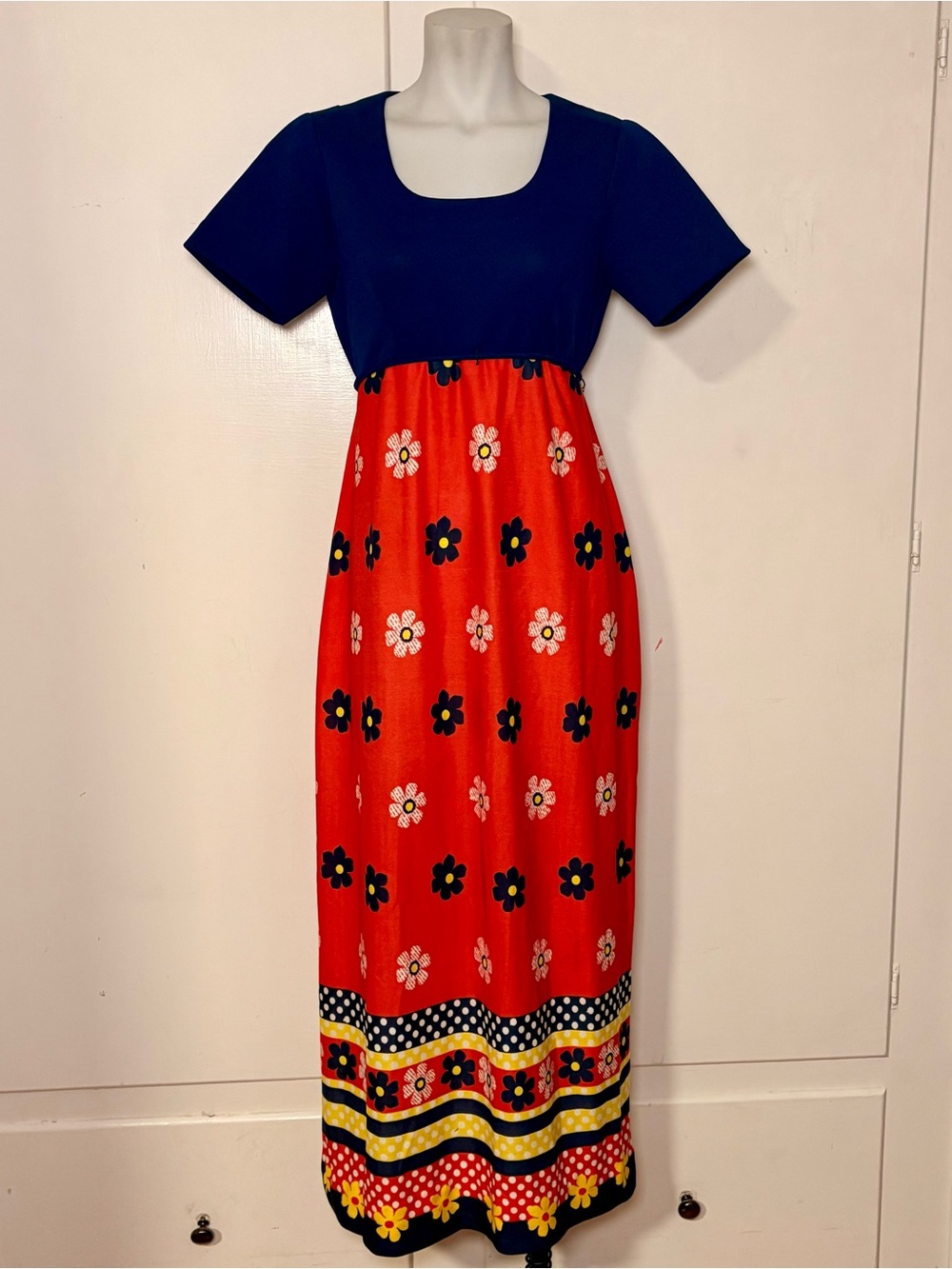 Vintage 60s/70s Navy Blue Red Flower Power Short Sleeve Maxi Dress